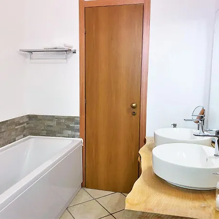 Apartament Belvilla By Oyo Welcoming With Garden Pino Lago Maggiore